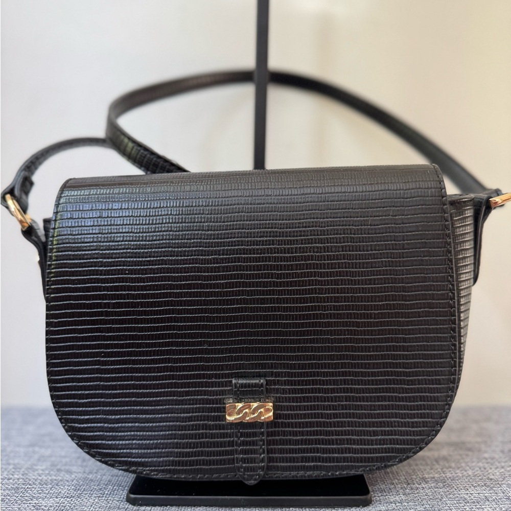 Sleek Black Textured Crossbody Bag with Flap Closure